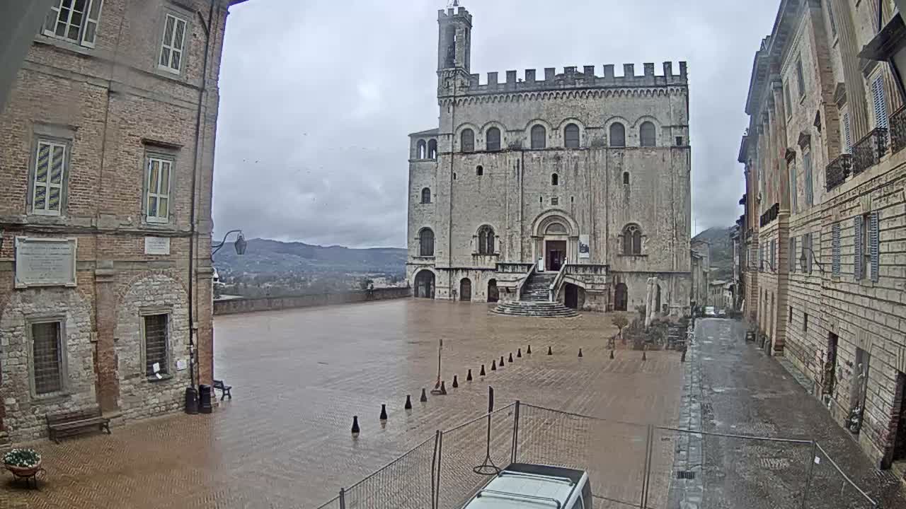 Gubbio Piazza Grande Square Live Cam - Perugia, Urmia, Italy