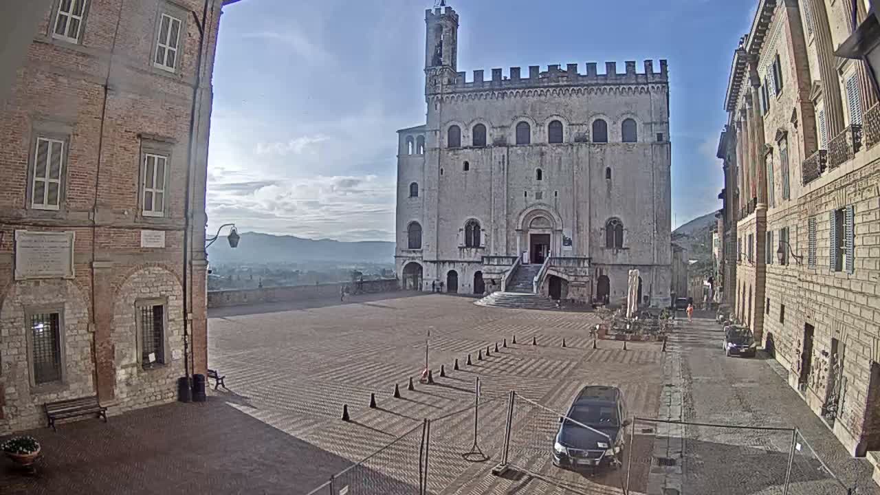 Gubbio Piazza Grande Square Live Cam - Perugia, Urmia, Italy