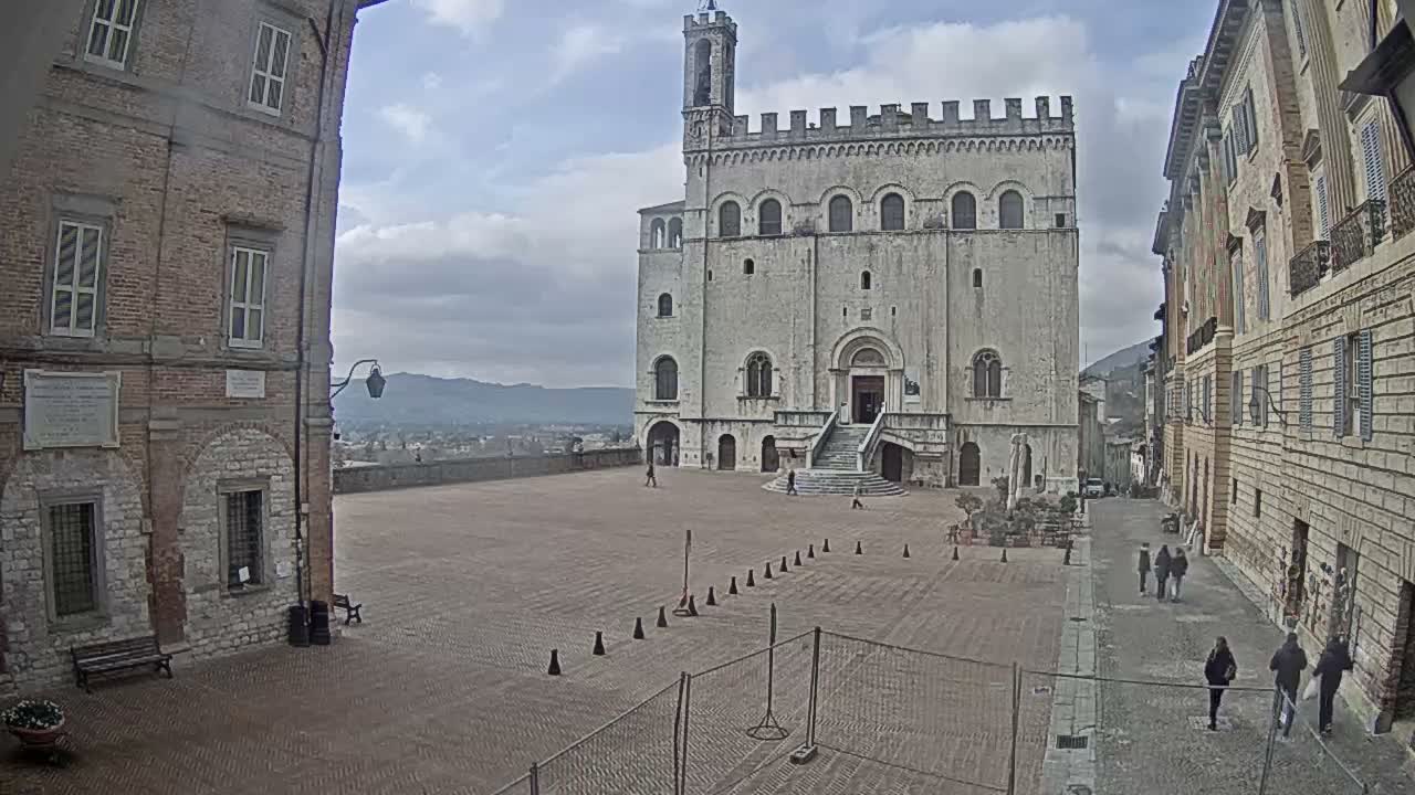 Gubbio Piazza Grande Square Live Cam - Perugia, Urmia, Italy