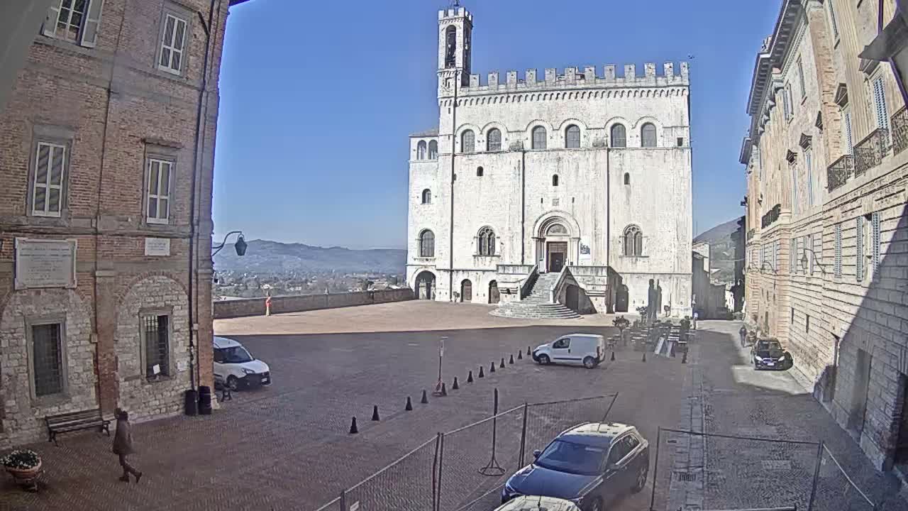 Gubbio Piazza Grande Square Live Cam - Perugia, Urmia, Italy