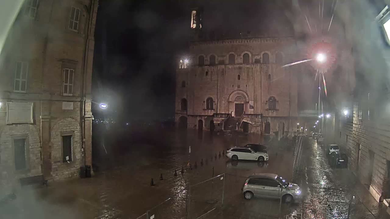 Gubbio Piazza Grande Square Live Cam - Perugia, Urmia, Italy