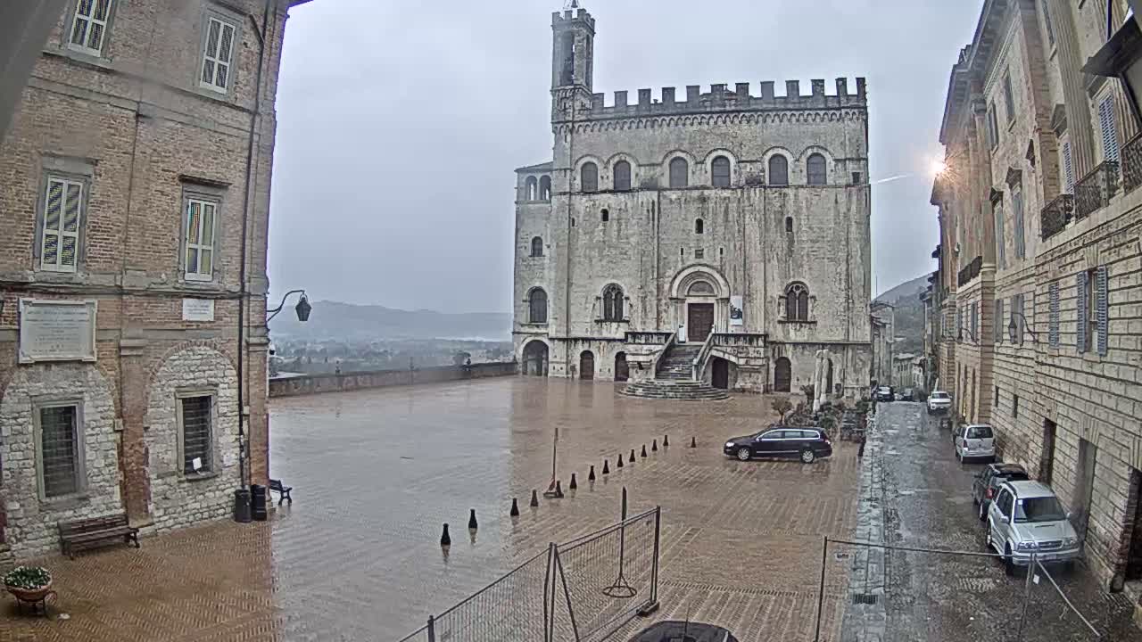 Gubbio Piazza Grande Square Live Cam - Perugia, Urmia, Italy
