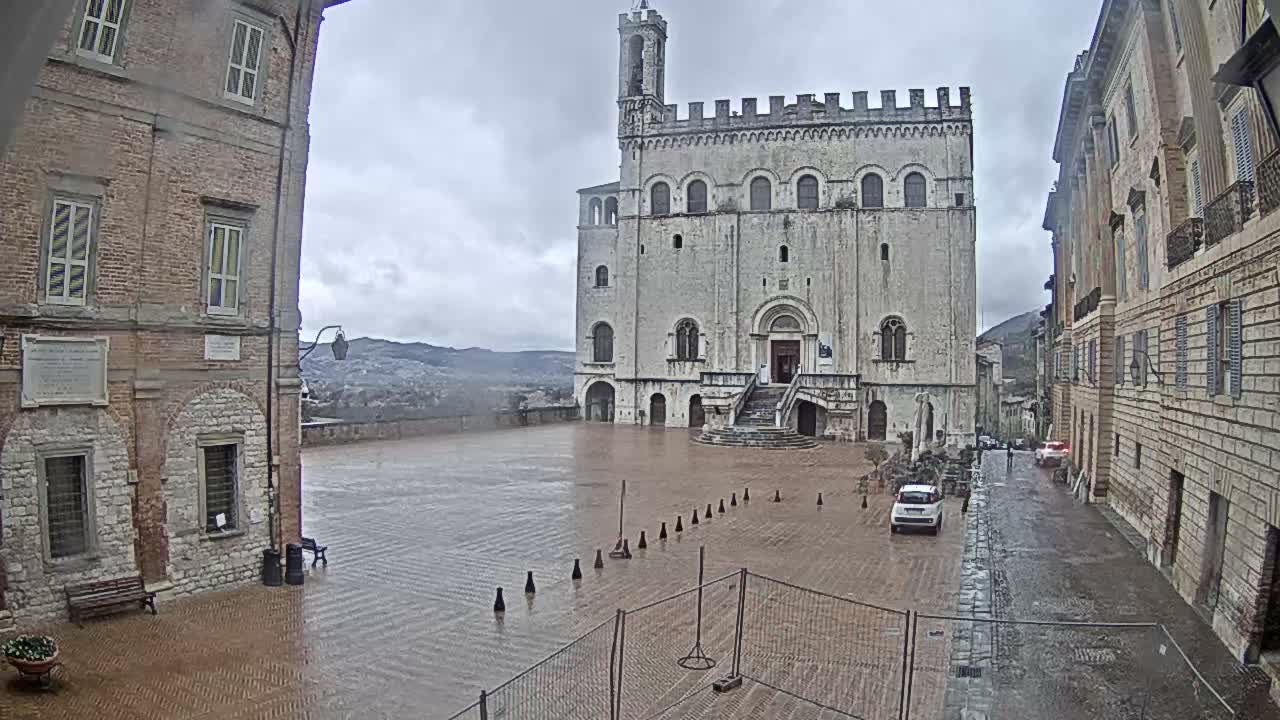 Gubbio Piazza Grande Square Live Cam - Perugia, Urmia, Italy