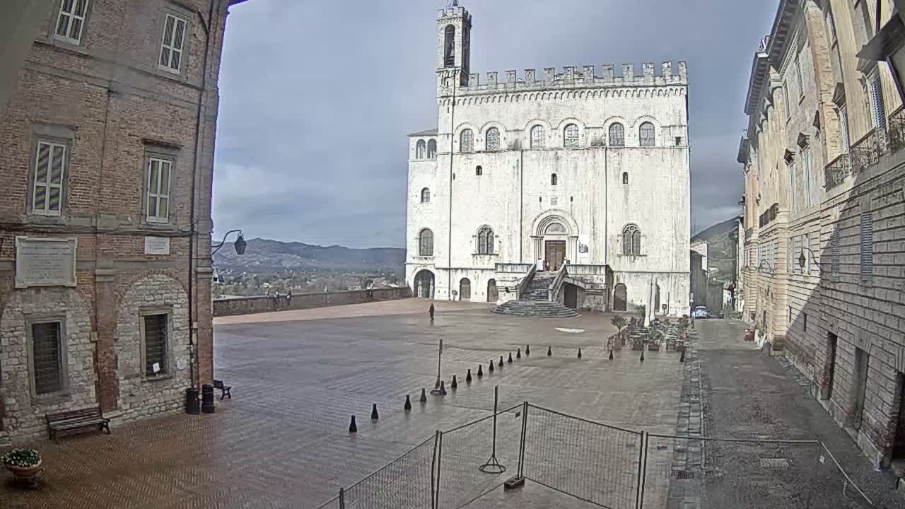 Gubbio Piazza Grande Square Live Cam - Perugia, Urmia, Italy