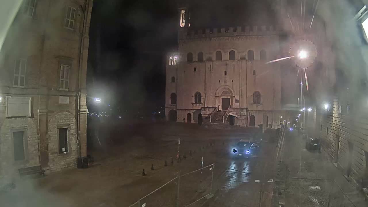 Gubbio Piazza Grande Square Live Cam - Perugia, Urmia, Italy