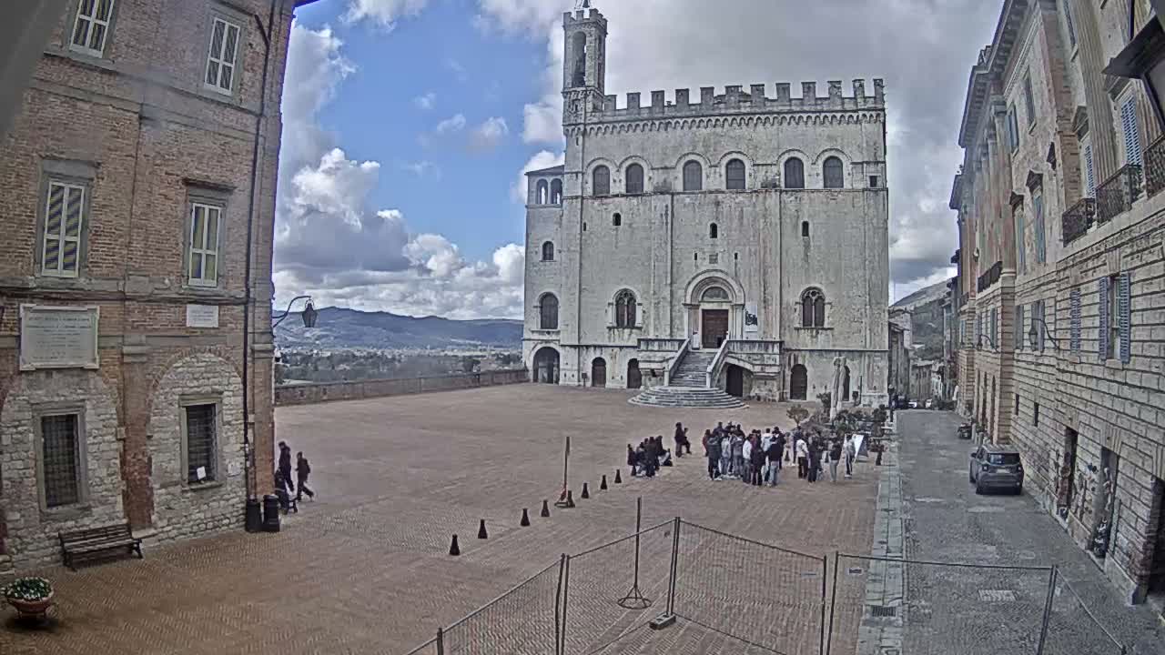 Gubbio Piazza Grande Square Live Cam - Perugia, Urmia, Italy