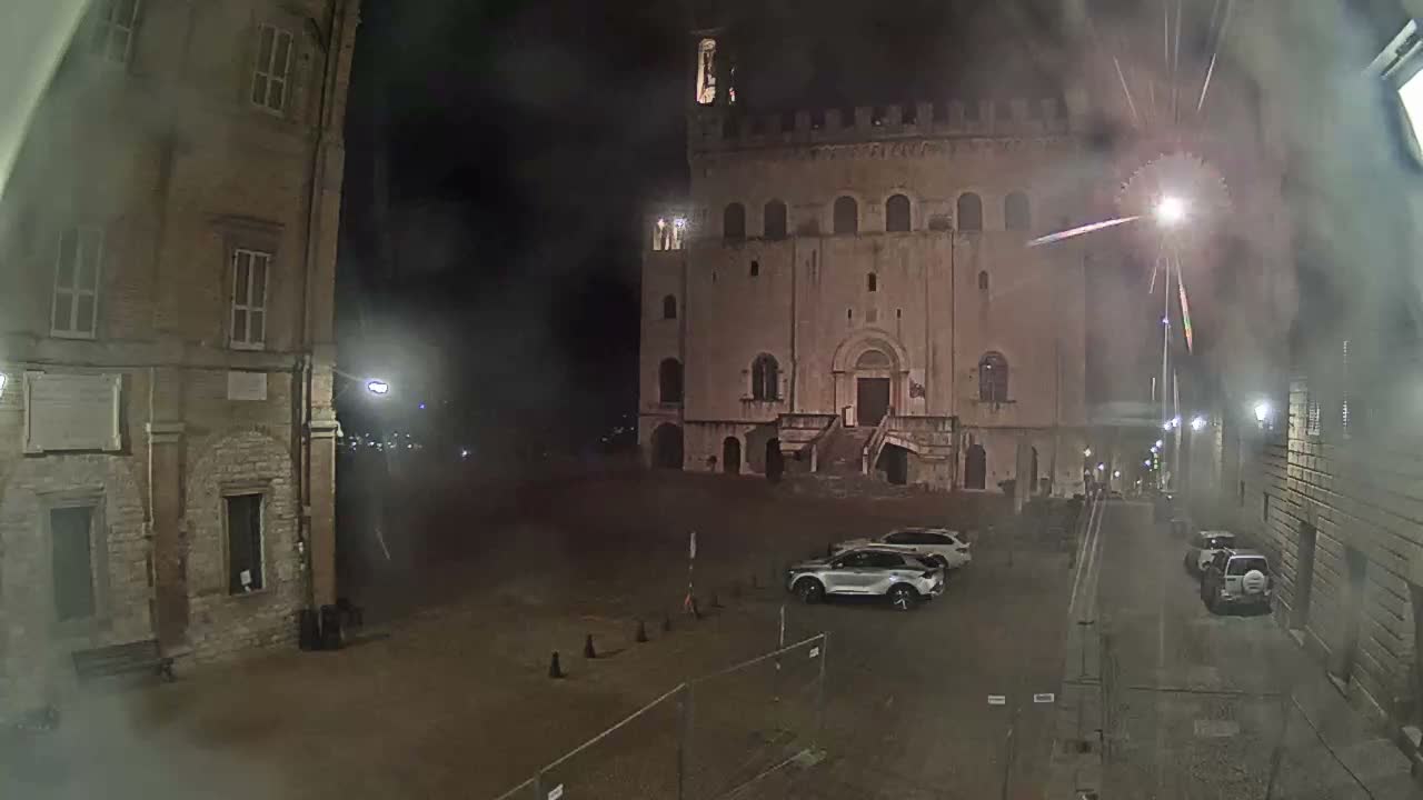 Gubbio Piazza Grande Square Live Cam - Perugia, Urmia, Italy