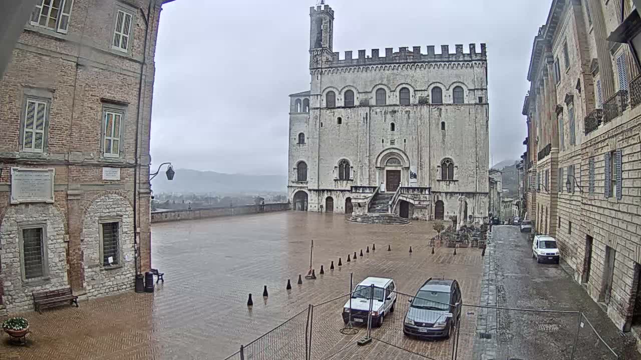 Gubbio Piazza Grande Square Live Cam - Perugia, Urmia, Italy
