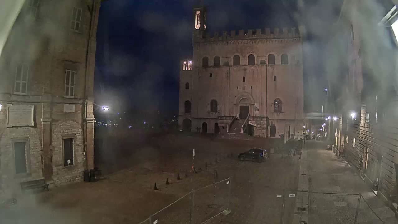 Gubbio Piazza Grande Square Live Cam - Perugia, Urmia, Italy