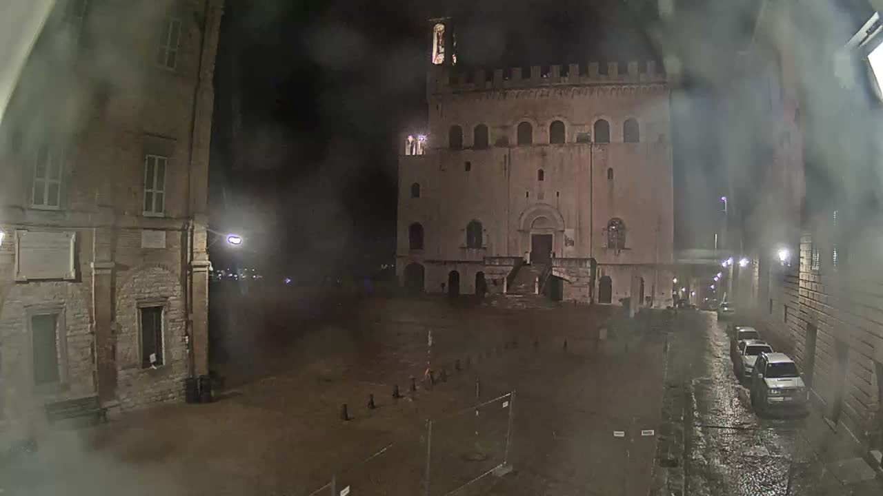 Gubbio Piazza Grande Square Live Cam - Perugia, Urmia, Italy