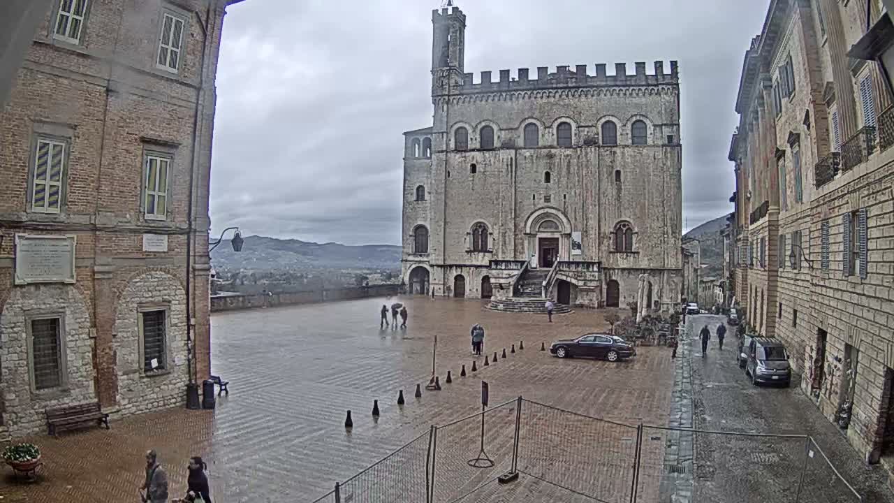 Gubbio Piazza Grande Square Live Cam - Perugia, Urmia, Italy