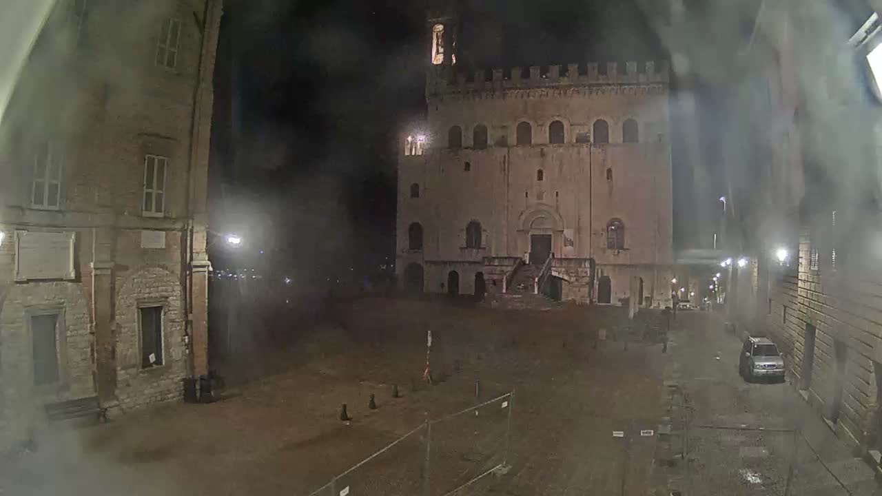 Gubbio Piazza Grande Square Live Cam - Perugia, Urmia, Italy