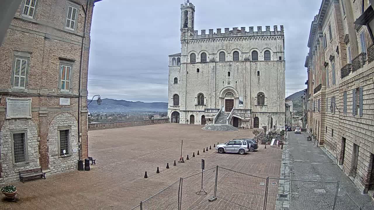 Gubbio Piazza Grande Square Live Cam - Perugia, Urmia, Italy