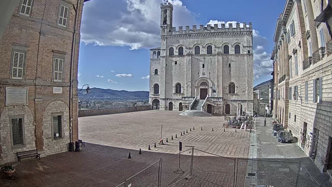 Gubbio Piazza Grande Square Live Cam - Perugia, Urmia, Italy