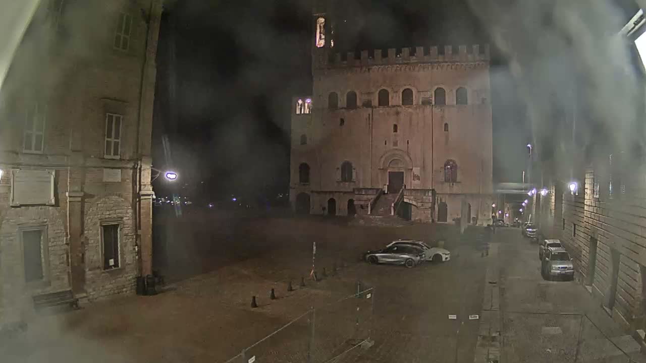 Gubbio Piazza Grande Square Live Cam - Perugia, Urmia, Italy