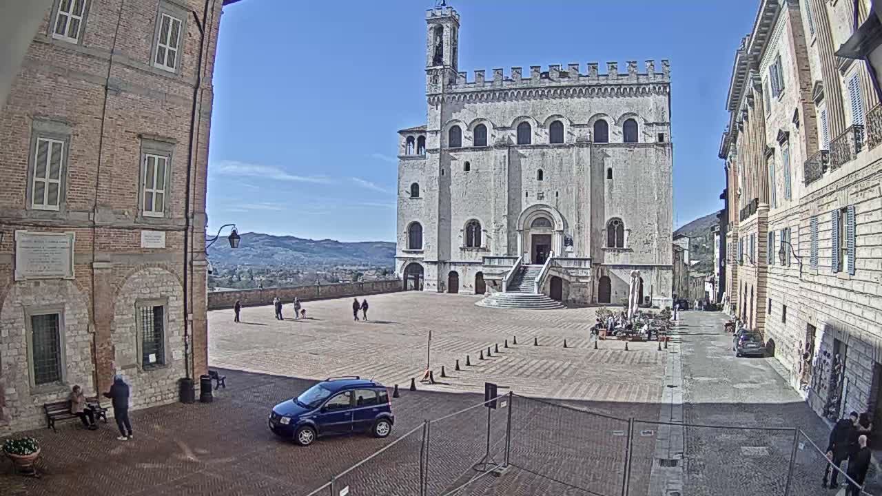 Gubbio Piazza Grande Square Live Cam - Perugia, Urmia, Italy