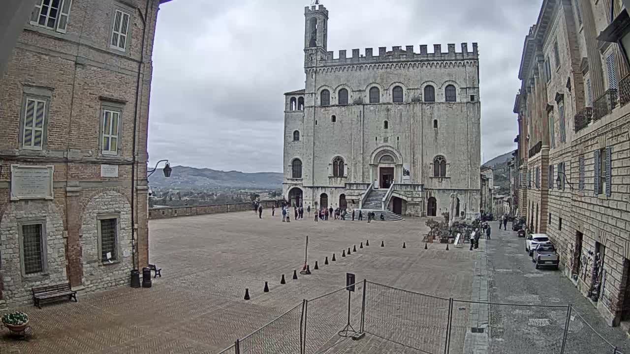 Gubbio Piazza Grande Square Live Cam - Perugia, Urmia, Italy