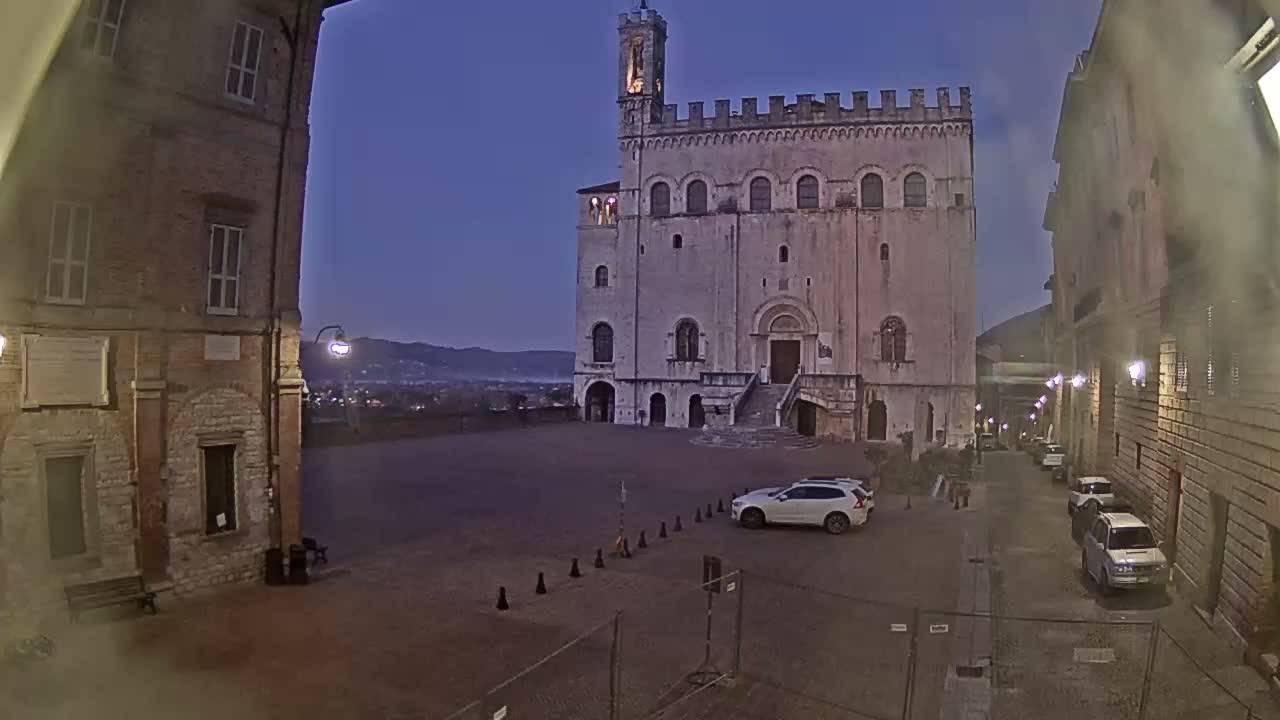 Gubbio Piazza Grande Square Live Cam - Perugia, Urmia, Italy