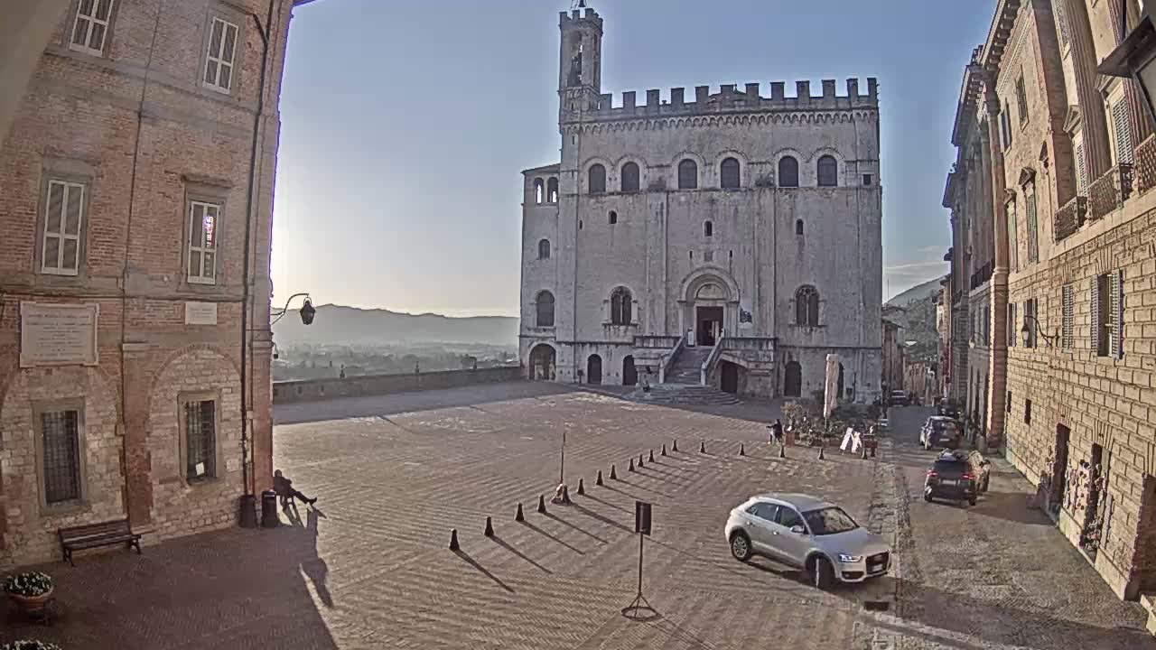 Gubbio Piazza Grande Square Live Cam - Perugia, Urmia, Italy