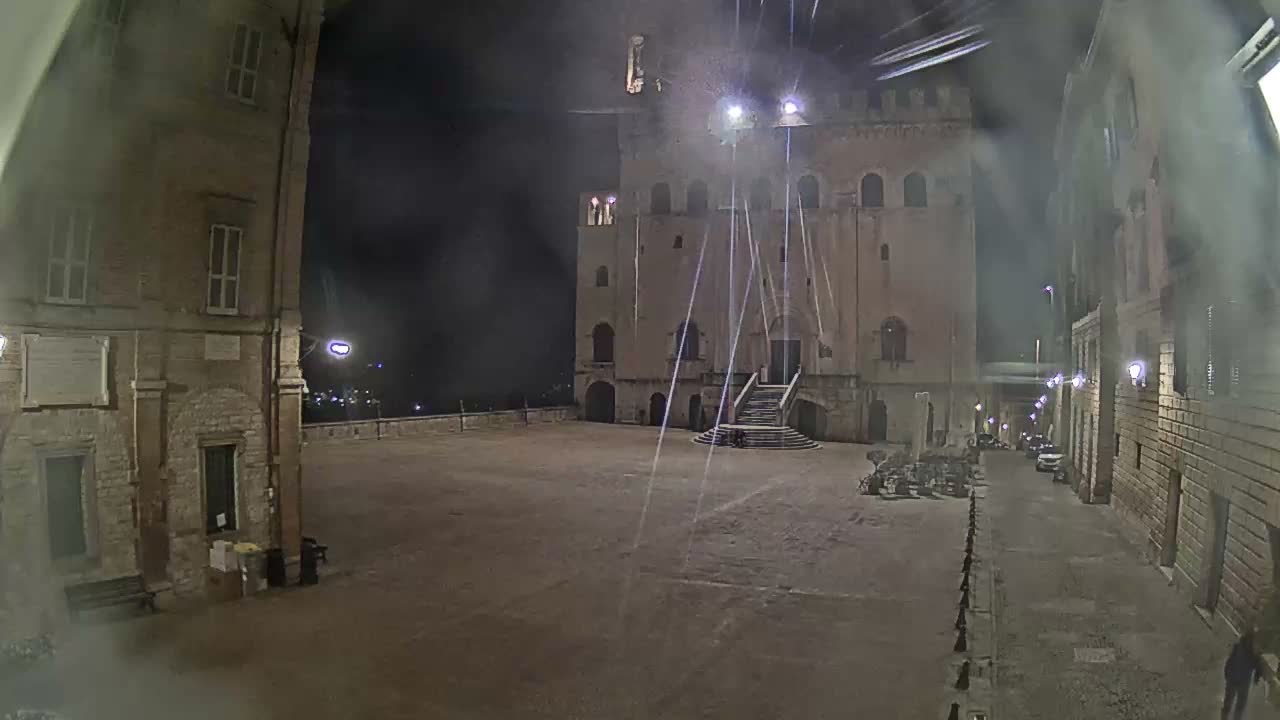 Gubbio Piazza Grande Square Live Cam - Perugia, Urmia, Italy
