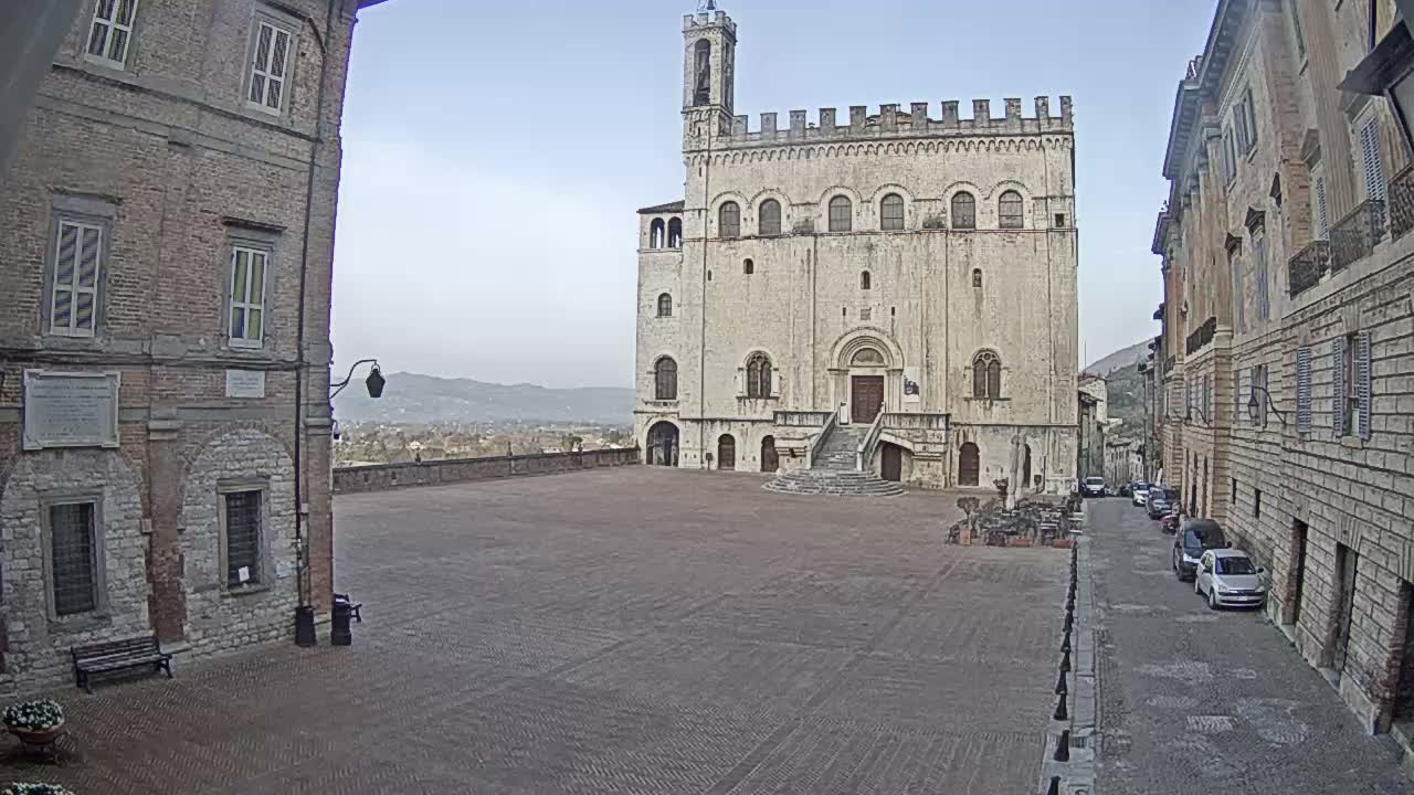 Gubbio Piazza Grande Square Live Cam - Perugia, Urmia, Italy