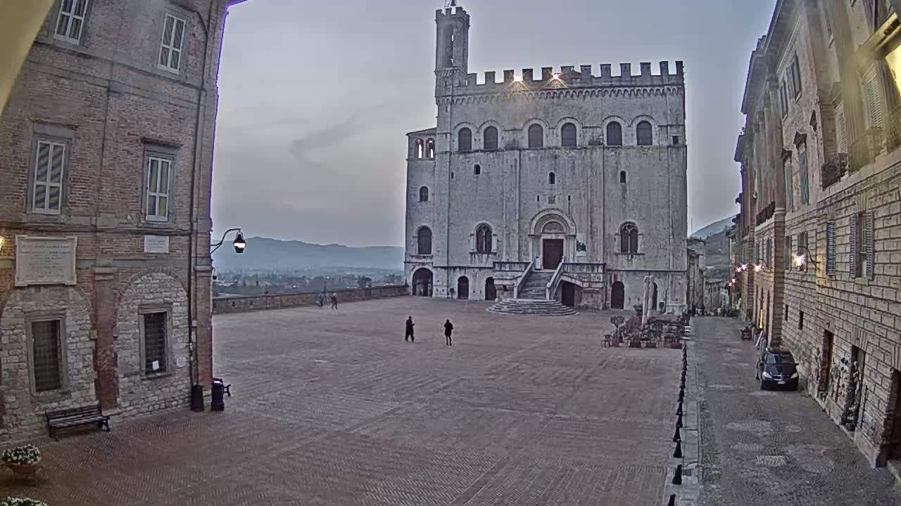 Gubbio Piazza Grande Square Live Cam - Perugia, Urmia, Italy