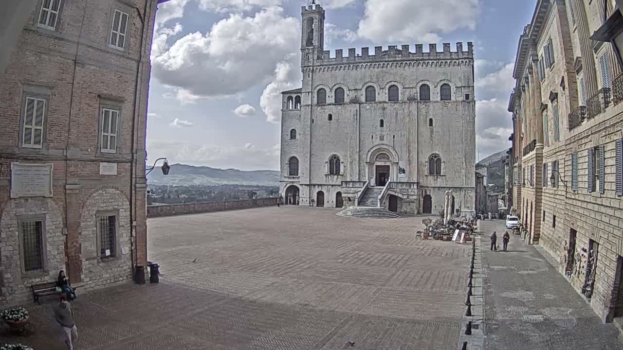 Gubbio Piazza Grande Square Live Cam - Perugia, Urmia, Italy