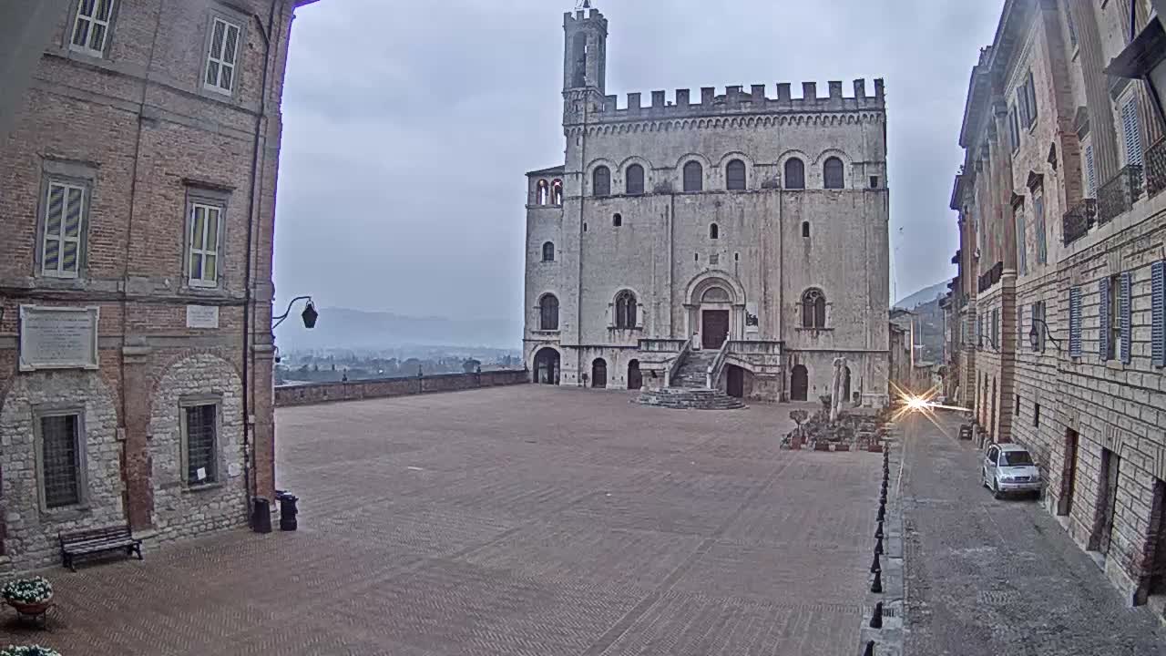 Gubbio Piazza Grande Square Live Cam - Perugia, Urmia, Italy