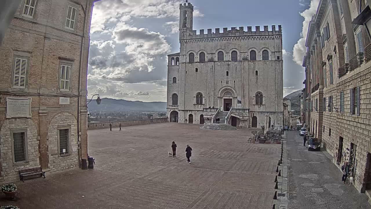 Gubbio Piazza Grande Square Live Cam - Perugia, Urmia, Italy