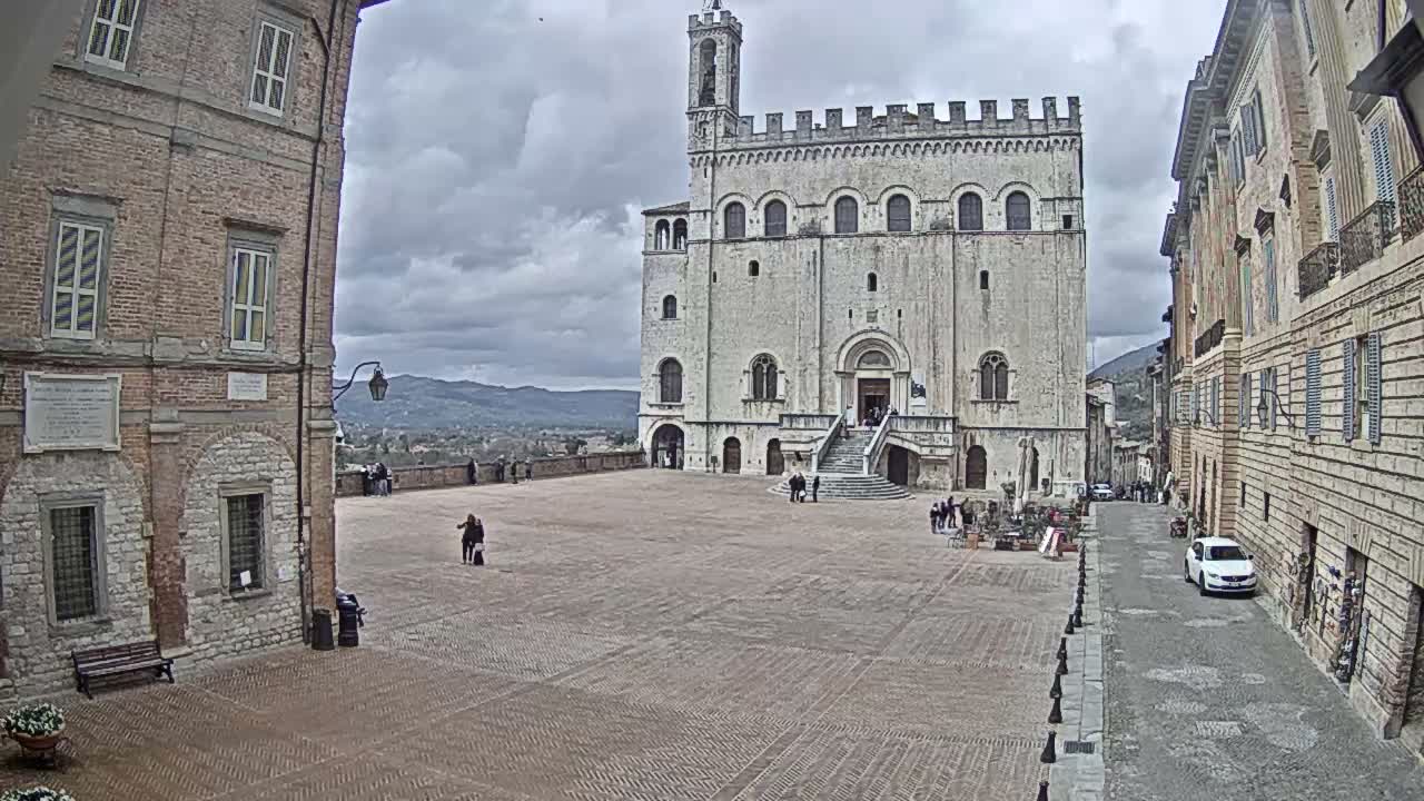 Gubbio Piazza Grande Square Live Cam - Perugia, Urmia, Italy