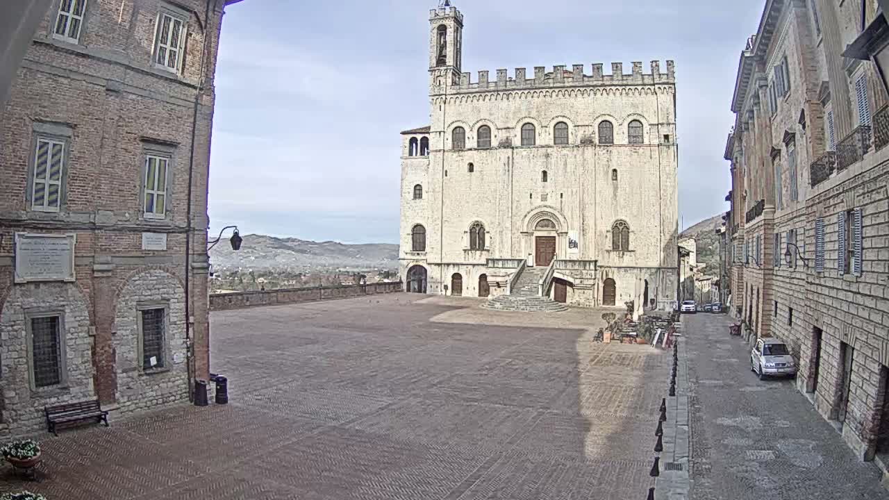 Gubbio Piazza Grande Square Live Cam - Perugia, Urmia, Italy
