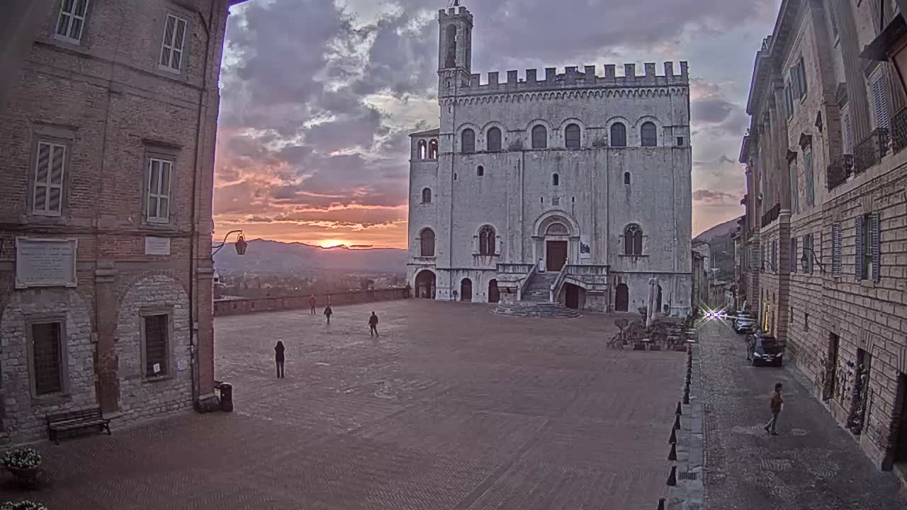 Gubbio Piazza Grande Square Live Cam - Perugia, Urmia, Italy