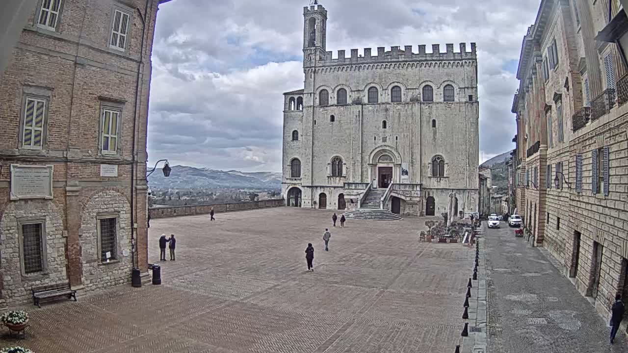 Gubbio Piazza Grande Square Live Cam - Perugia, Urmia, Italy