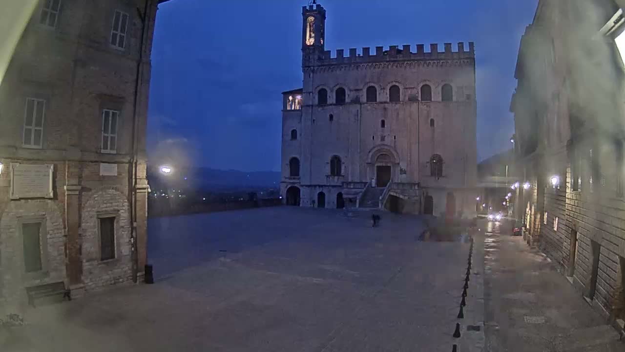 Gubbio Piazza Grande Square Live Cam - Perugia, Urmia, Italy