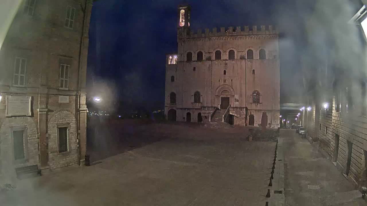 Gubbio Piazza Grande Square Live Cam - Perugia, Urmia, Italy