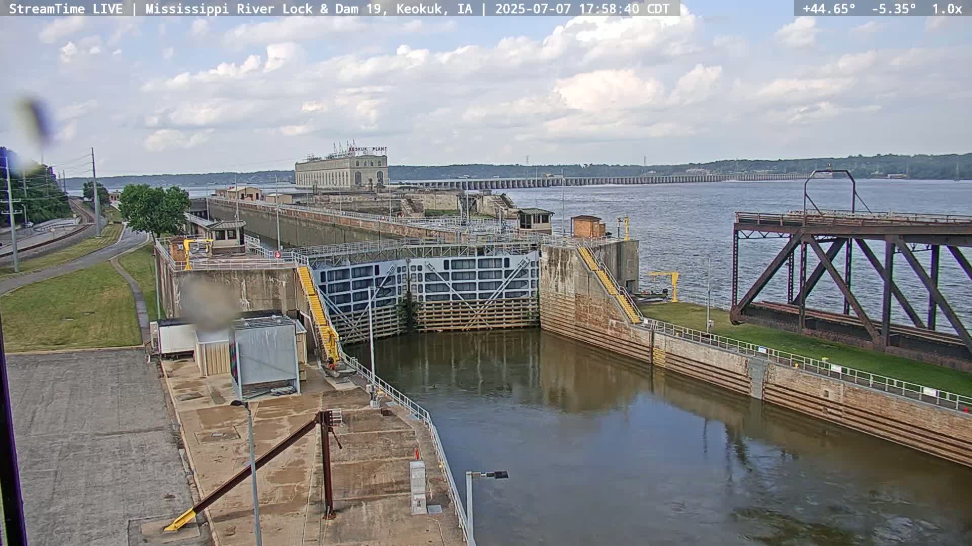 Keokuk Mississippi River Lock 19 Dam & Keokuk Power Plant Live Cam - Keokuk, Lee, Iowa, USA