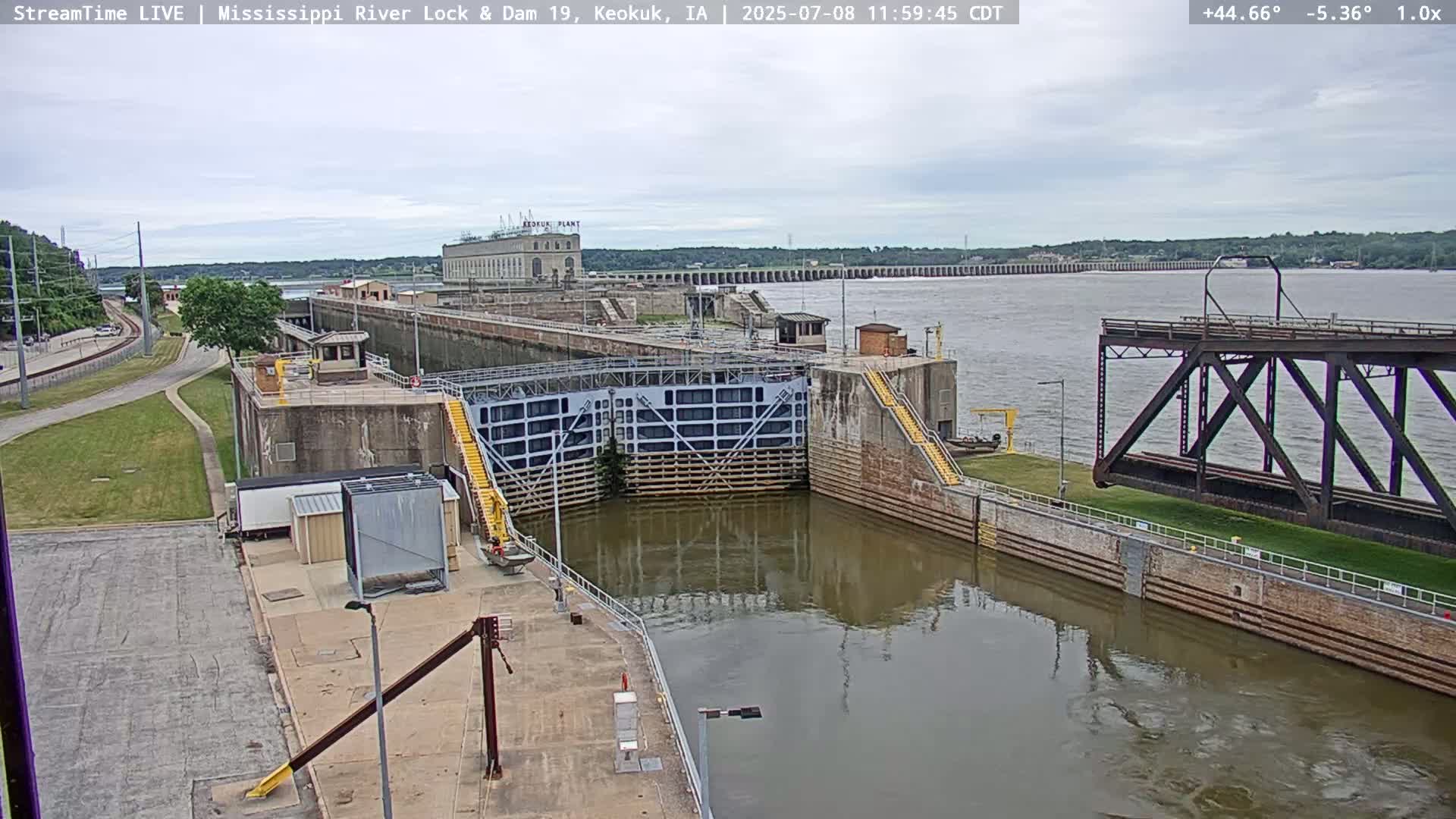 Keokuk Mississippi River Lock 19 Dam & Keokuk Power Plant Live Cam - Keokuk, Lee, Iowa, USA