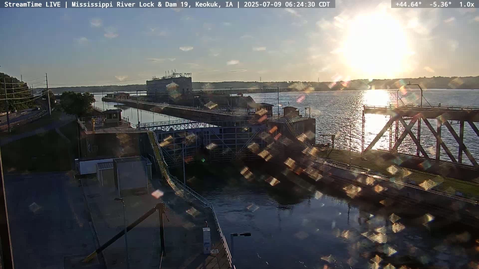Keokuk Mississippi River Lock 19 Dam & Keokuk Power Plant Live Cam - Keokuk, Lee, Iowa, USA