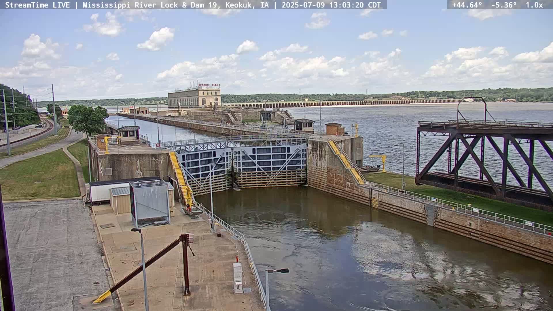 Keokuk Mississippi River Lock 19 Dam & Keokuk Power Plant Live Cam - Keokuk, Lee, Iowa, USA
