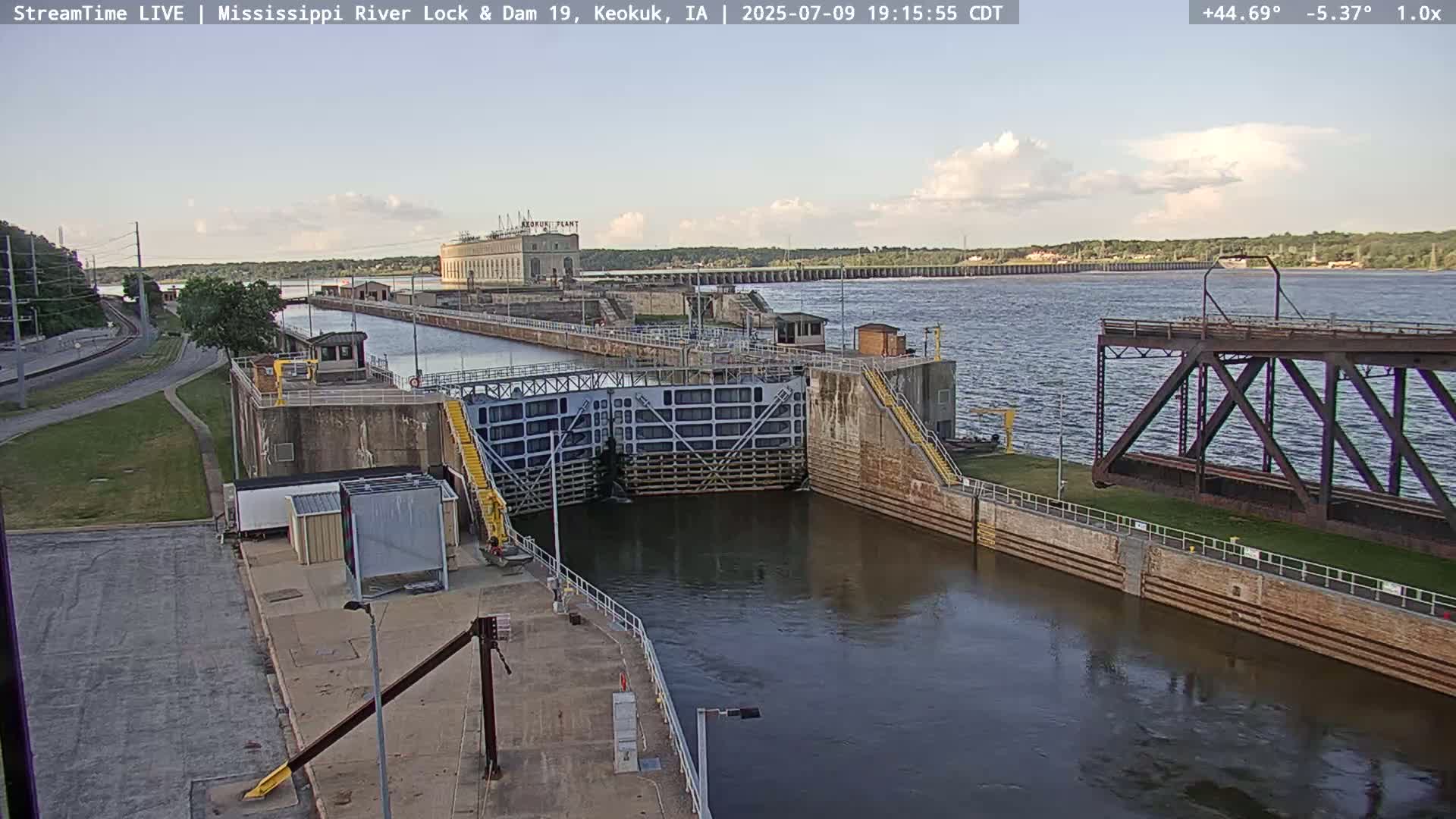 Keokuk Mississippi River Lock 19 Dam & Keokuk Power Plant Live Cam - Keokuk, Lee, Iowa, USA