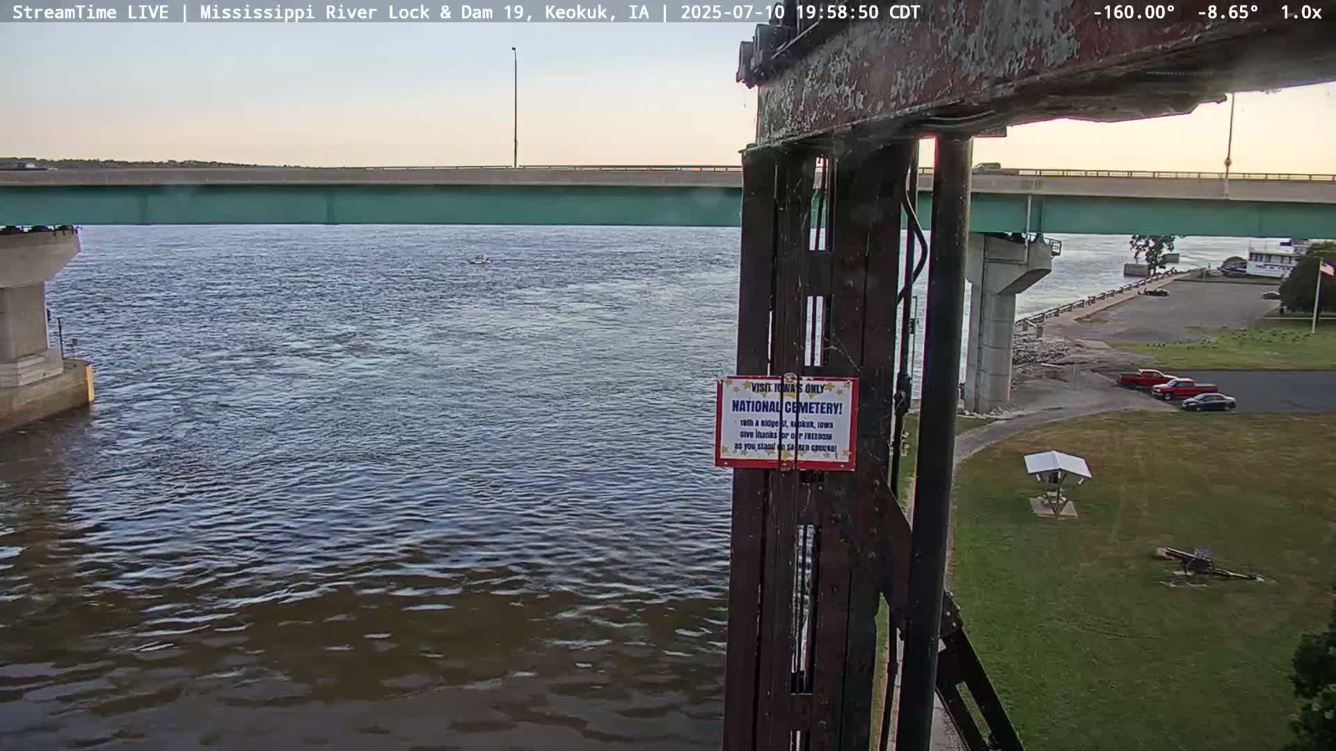 Keokuk Mississippi River Lock 19 Dam & Keokuk Power Plant Live Cam - Keokuk, Lee, Iowa, USA