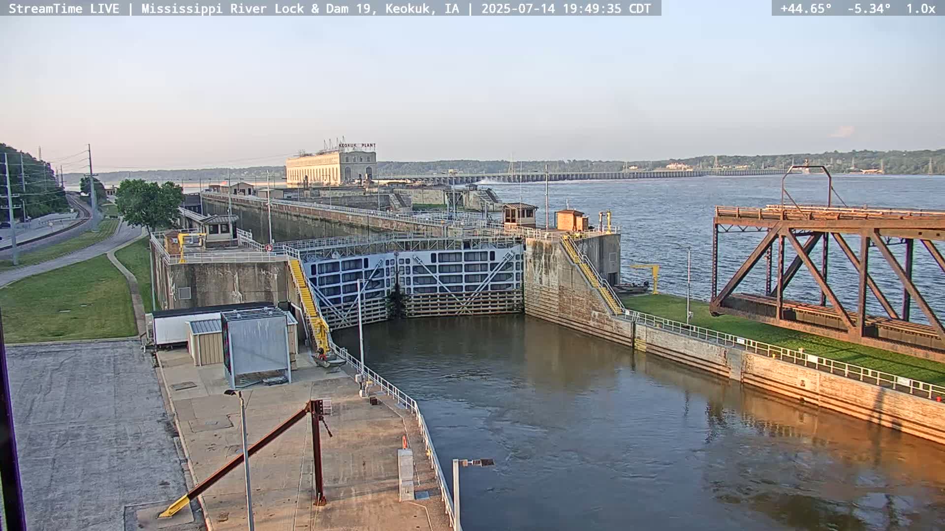 Keokuk Mississippi River Lock 19 Dam & Keokuk Power Plant Live Cam - Keokuk, Lee, Iowa, USA