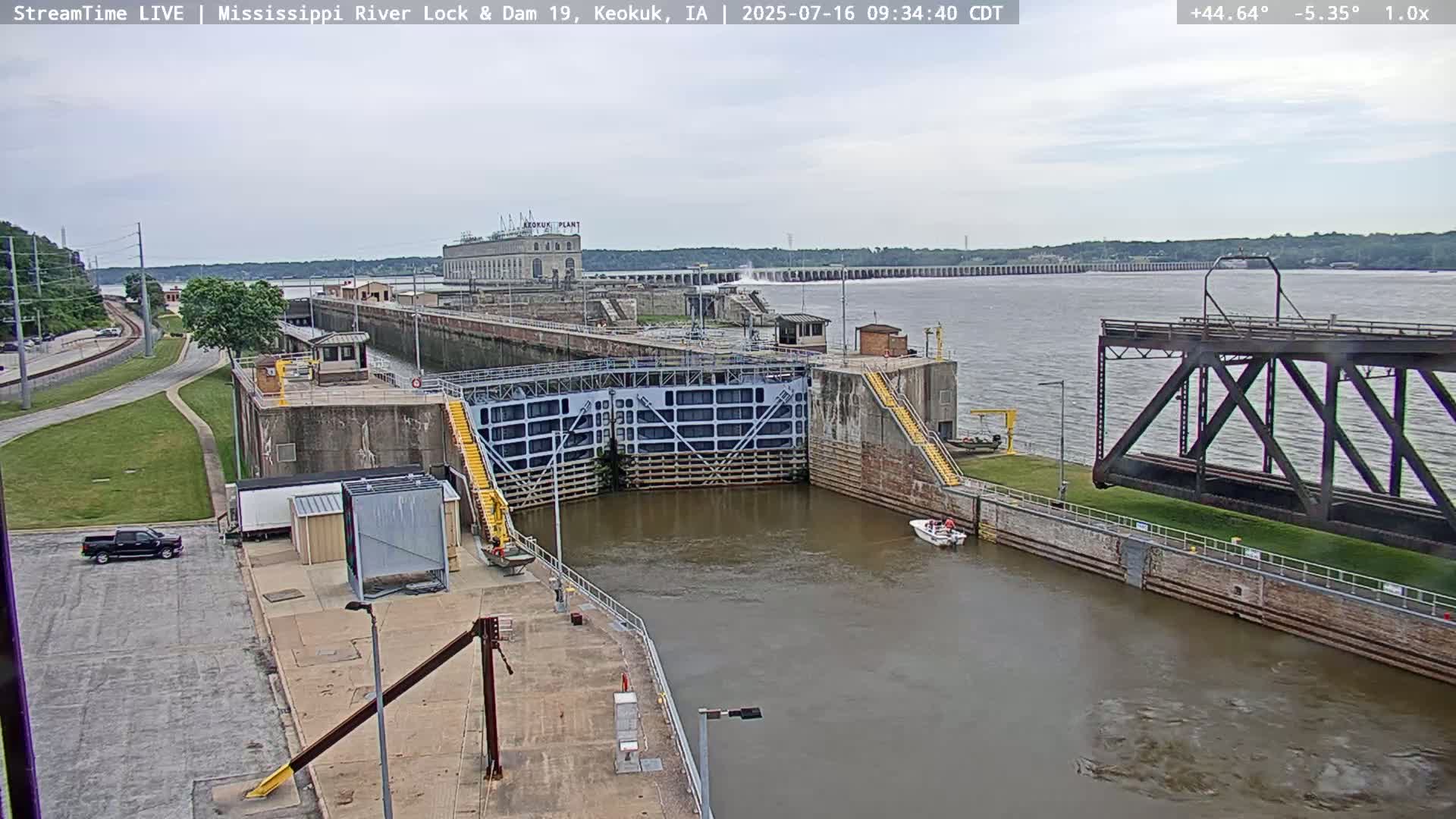 Keokuk Mississippi River Lock 19 Dam & Keokuk Power Plant Live Cam - Keokuk, Lee, Iowa, USA