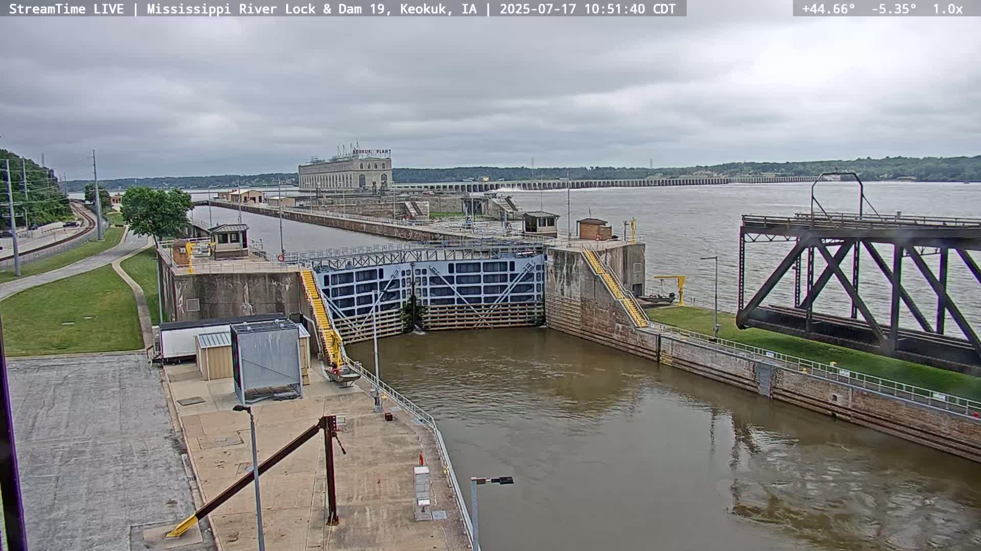 Keokuk Mississippi River Lock 19 Dam & Keokuk Power Plant Live Cam - Keokuk, Lee, Iowa, USA