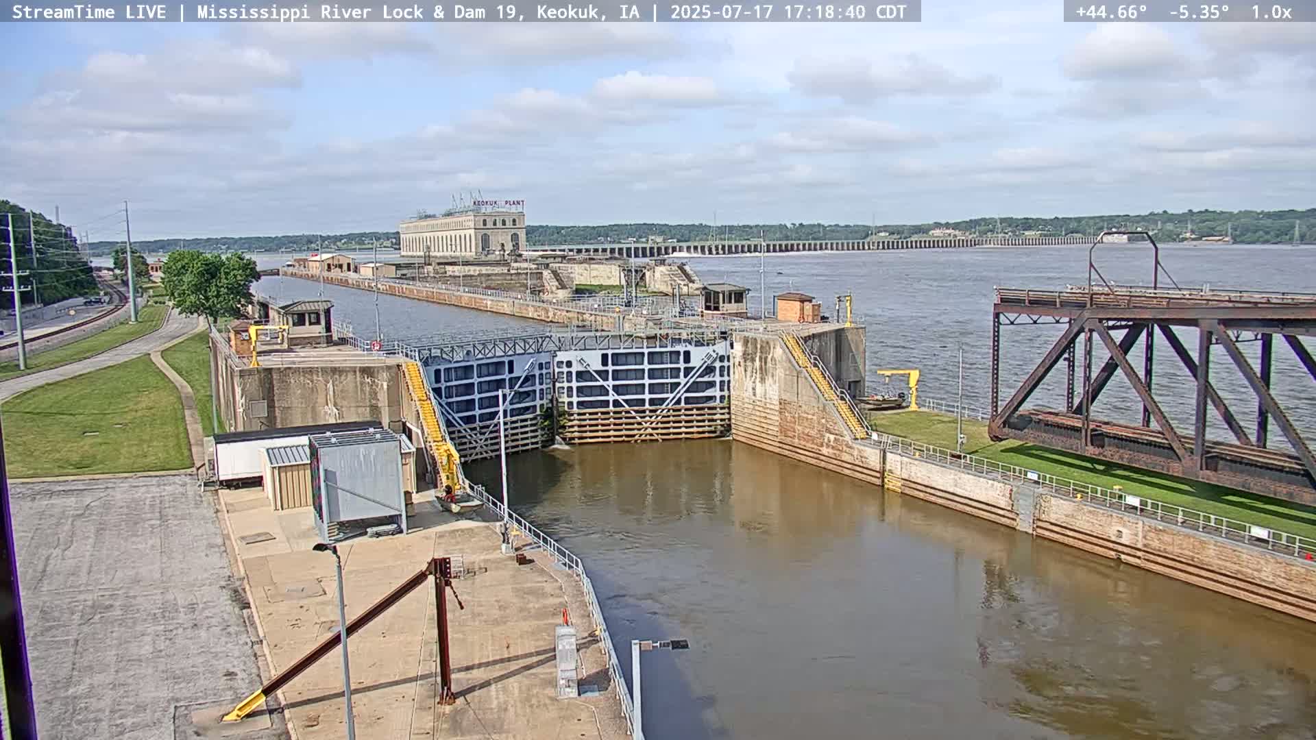 Keokuk Mississippi River Lock 19 Dam & Keokuk Power Plant Live Cam - Keokuk, Lee, Iowa, USA