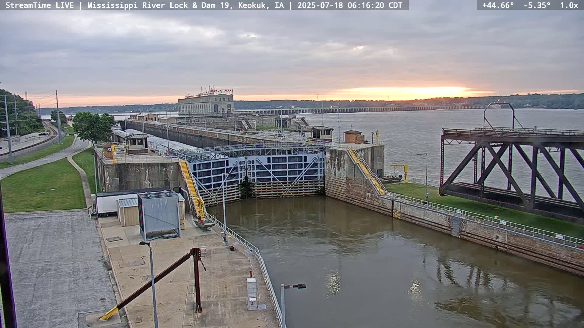 Keokuk Mississippi River Lock 19 Dam & Keokuk Power Plant Live Cam - Keokuk, Lee, Iowa, USA