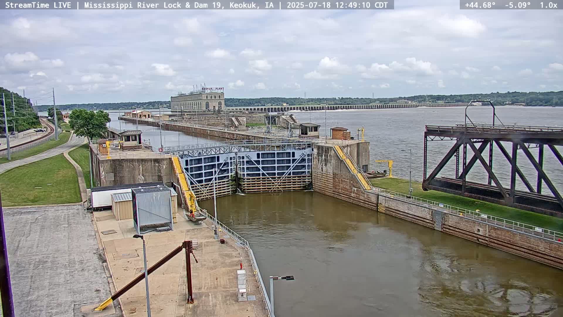 Keokuk Mississippi River Lock 19 Dam & Keokuk Power Plant Live Cam - Keokuk, Lee, Iowa, USA