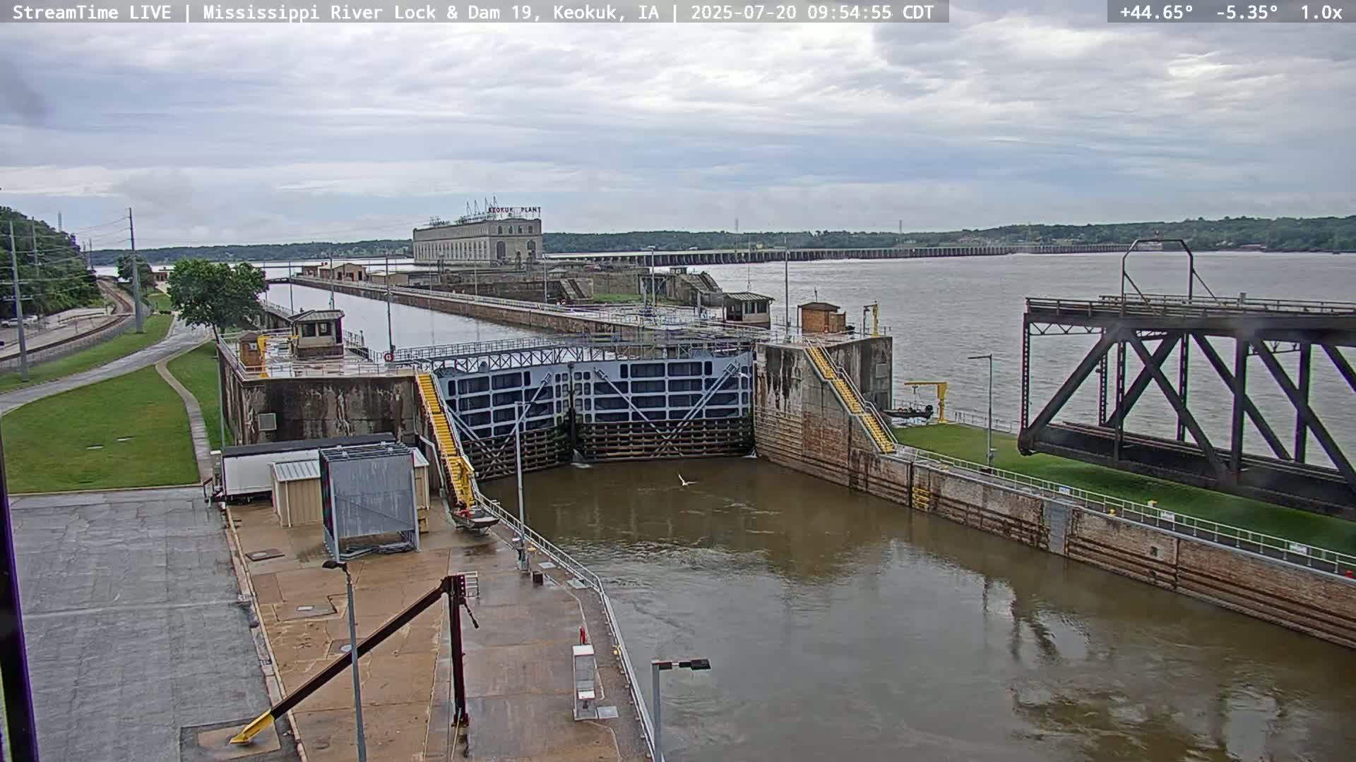 Keokuk Mississippi River Lock 19 Dam & Keokuk Power Plant Live Cam - Keokuk, Lee, Iowa, USA