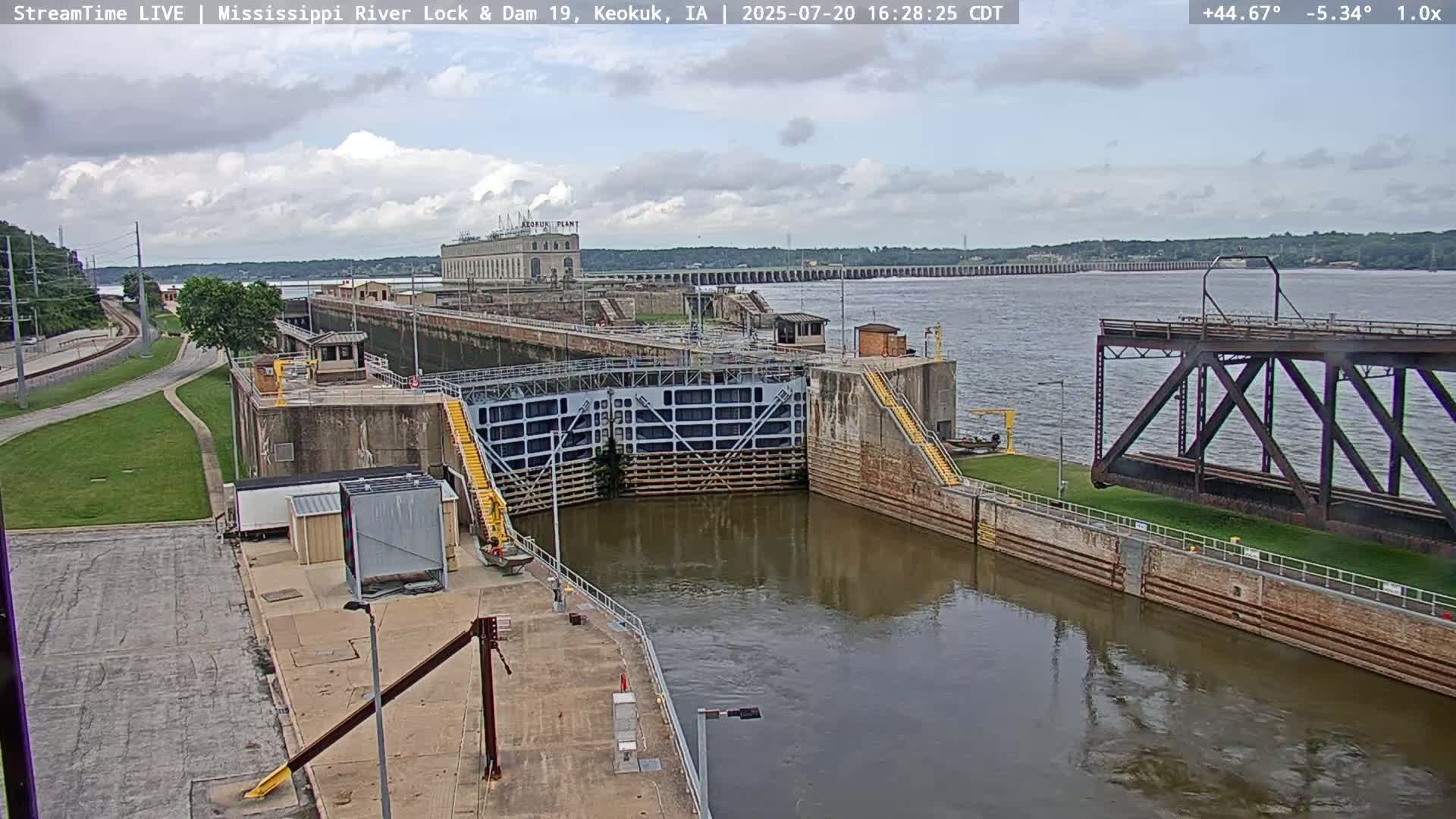 Keokuk Mississippi River Lock 19 Dam & Keokuk Power Plant Live Cam - Keokuk, Lee, Iowa, USA