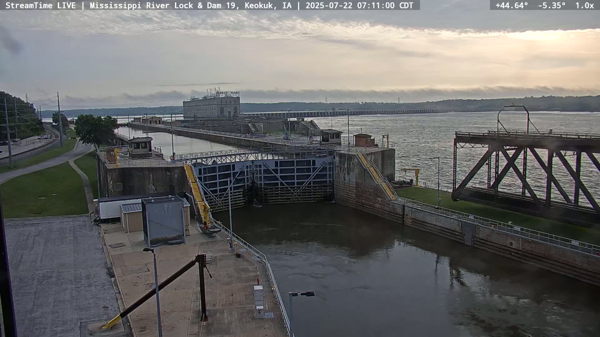 Keokuk Mississippi River Lock 19 Dam & Keokuk Power Plant Live Cam - Keokuk, Lee, Iowa, USA